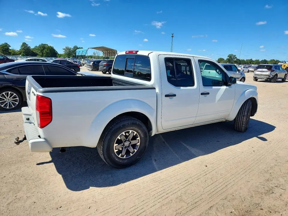 2015 NISSAN FRONTIER DESERT RUNNER  