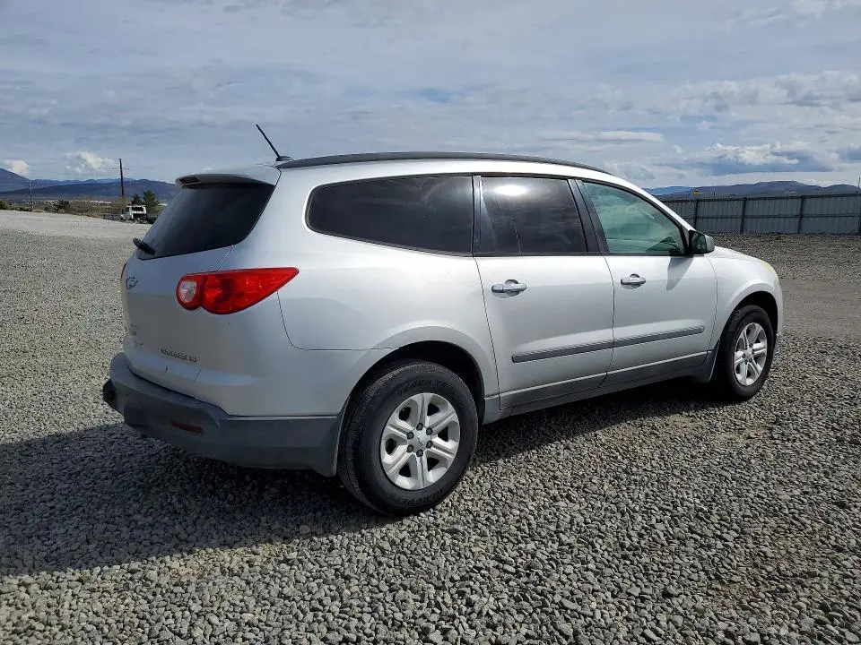 2010 CHEVROLET TRAVERSE LS  