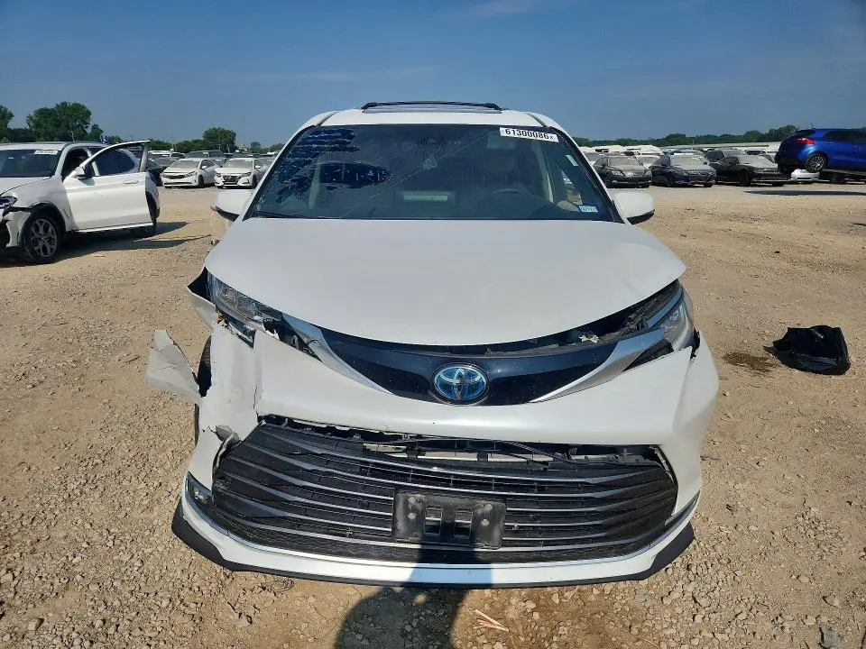2022 TOYOTA SIENNA LIMITED 7-PASSENGER  