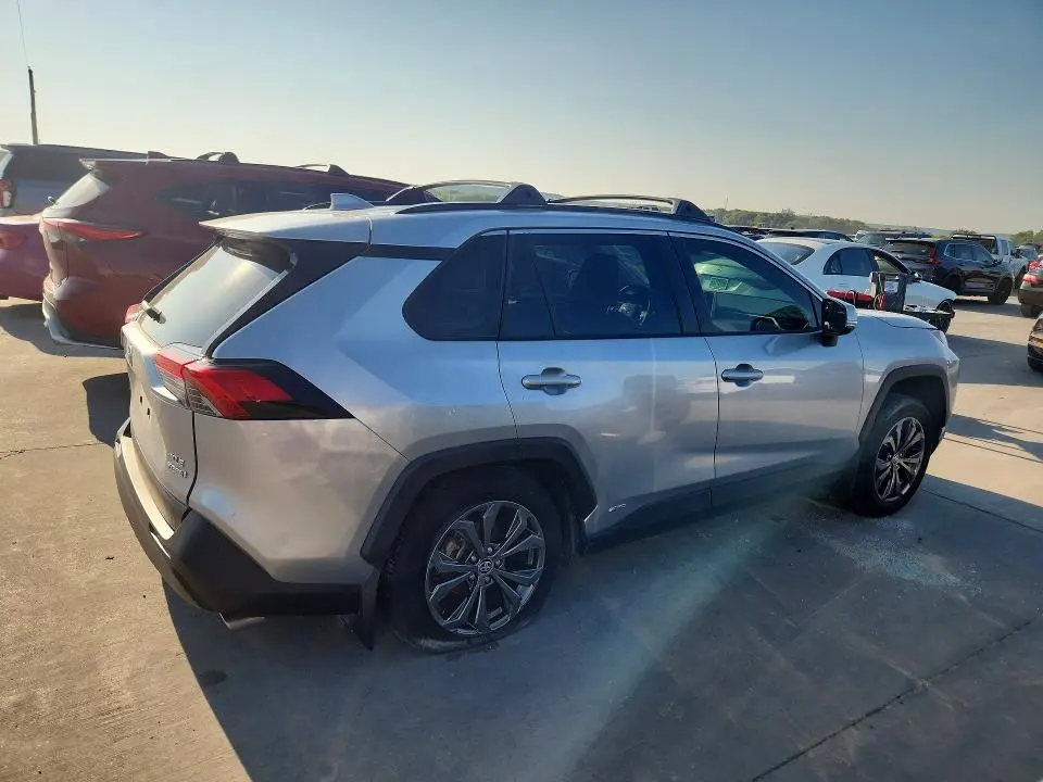 2024 TOYOTA RAV4 XLE PREMIUM  