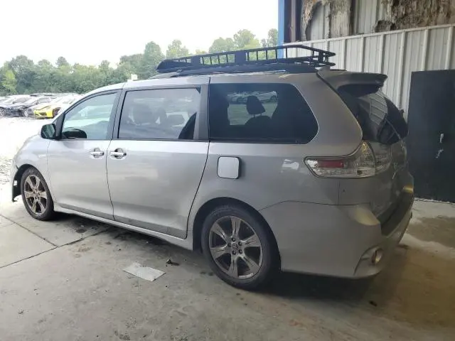 2018 TOYOTA SIENNA SE  