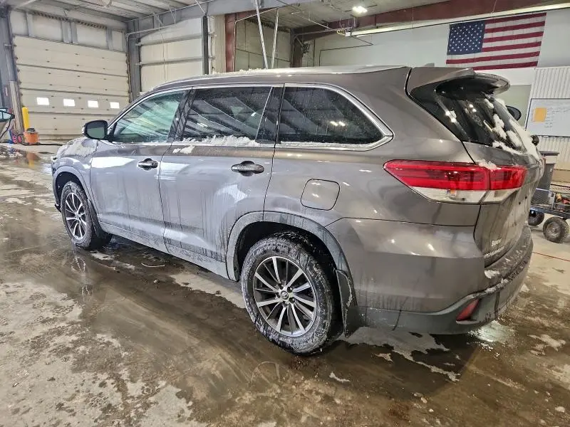 2019 TOYOTA HIGHLANDER SE  