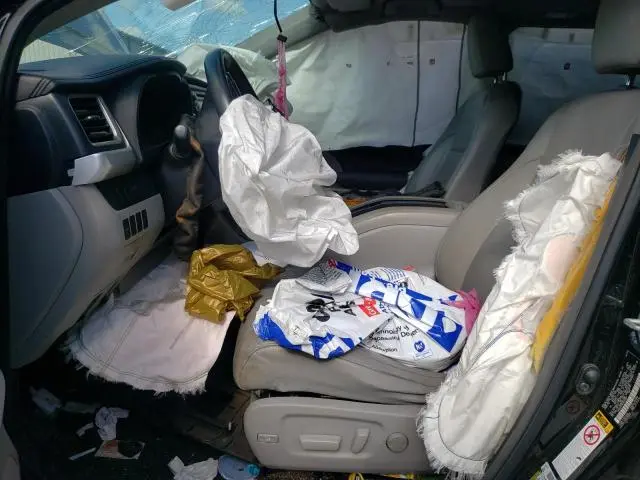 2014 TOYOTA HIGHLANDER XLE  