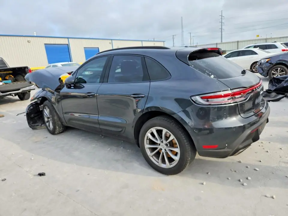2024 PORSCHE MACAN BASE  