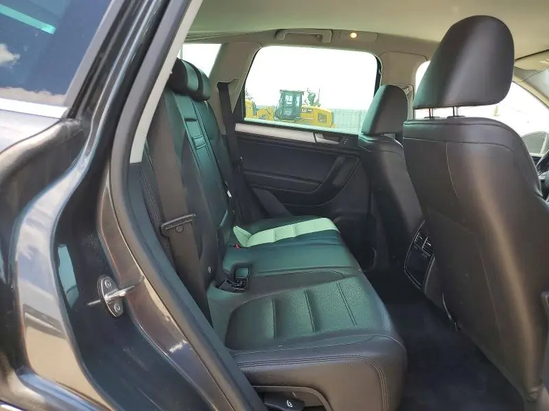 2014 VOLKSWAGEN TOUAREG V6  