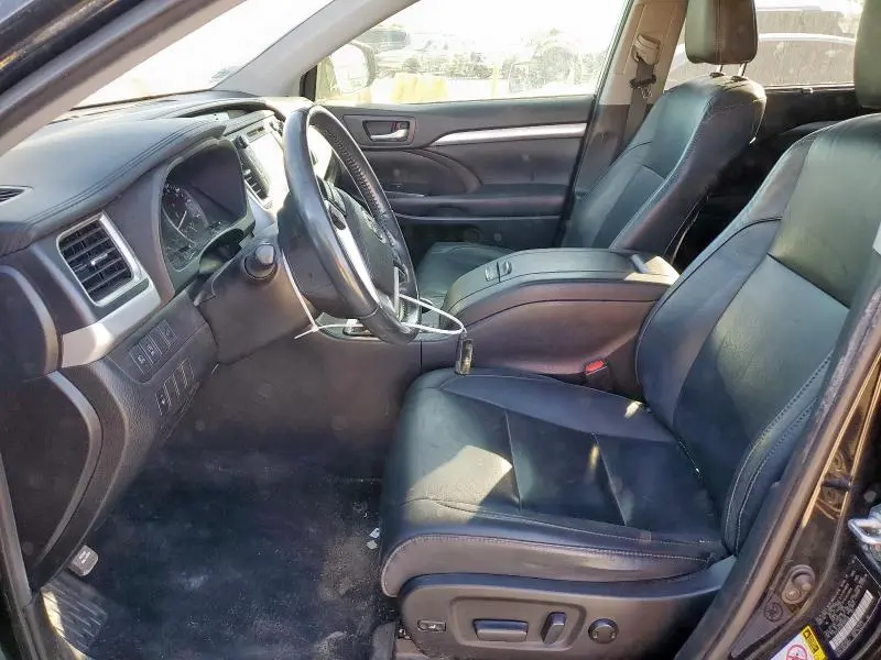 2019 TOYOTA HIGHLANDER SE  