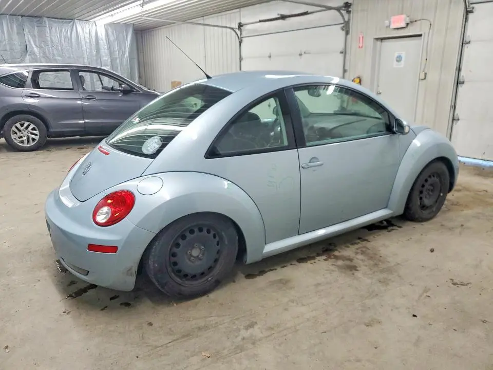 2010 VOLKSWAGEN NEW BEETLE   