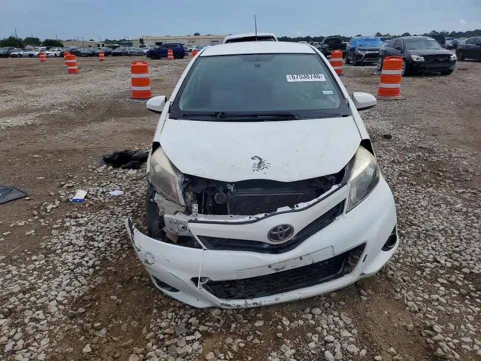 2013 TOYOTA YARIS 3-DOOR LE  