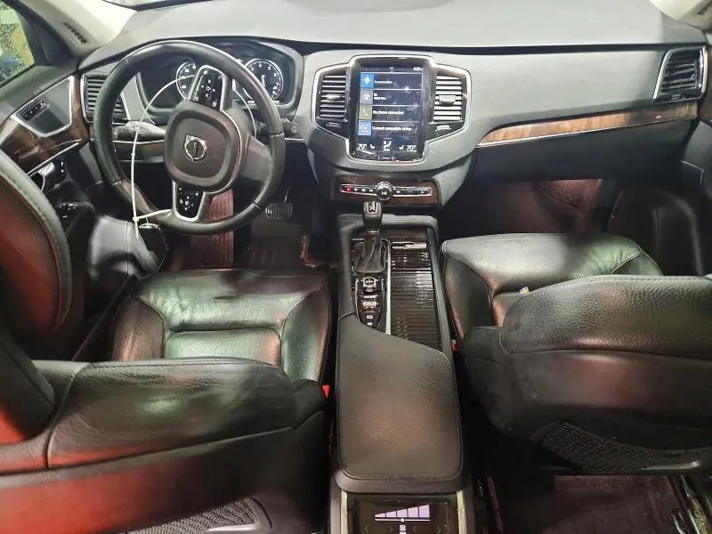 2017 VOLVO XC90 T6  