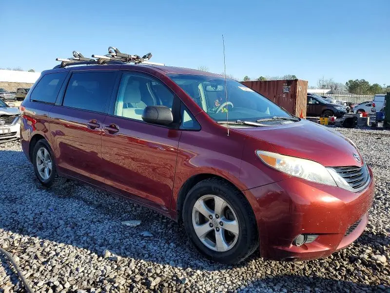 2013 TOYOTA SIENNA LE  