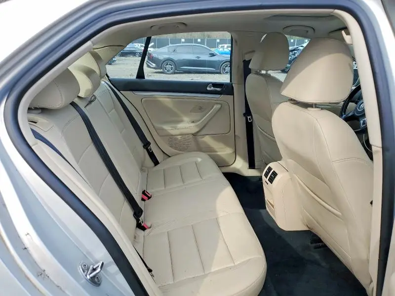 2010 VOLKSWAGEN JETTA SE  