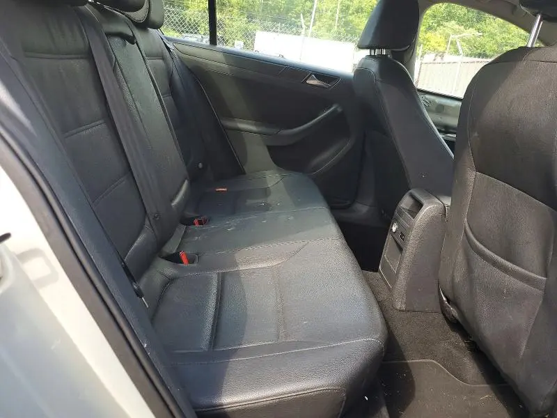 2011 VOLKSWAGEN JETTA SE  