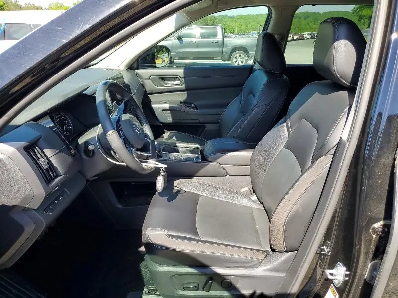 2022 NISSAN PATHFINDER SL  