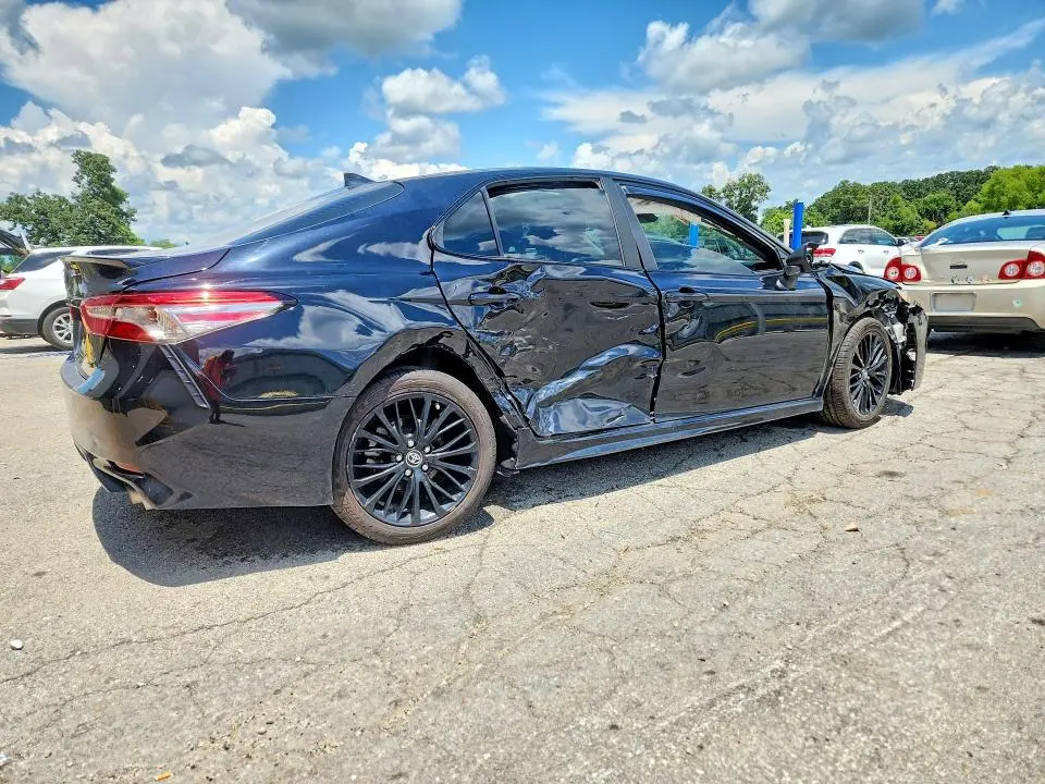 2019 TOYOTA CAMRY SE  