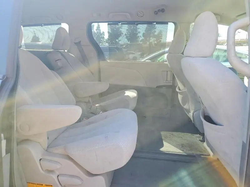 2012 TOYOTA SIENNA LE 8-PASSENGER  