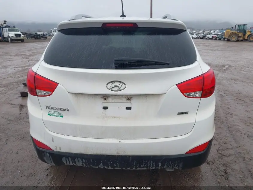2015 HYUNDAI TUCSON SE