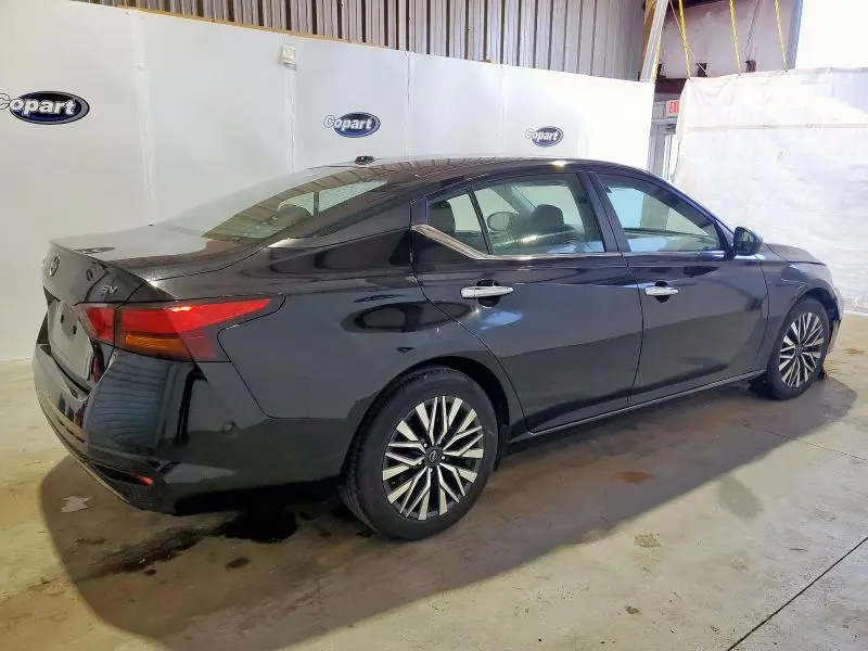 2024 NISSAN ALTIMA SV  