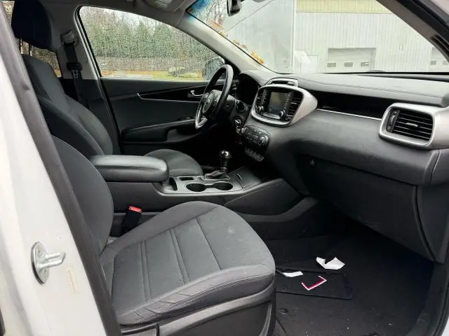 2017 KIA SORENTO LX  