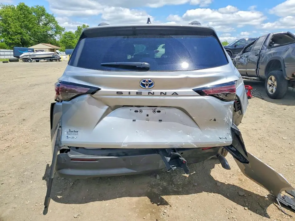 2025 TOYOTA SIENNA XLE 8-PASSENGER  