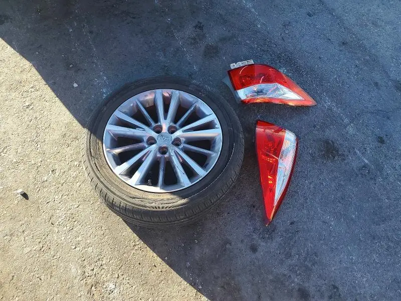 2015 TOYOTA COROLLA LE PLUS  