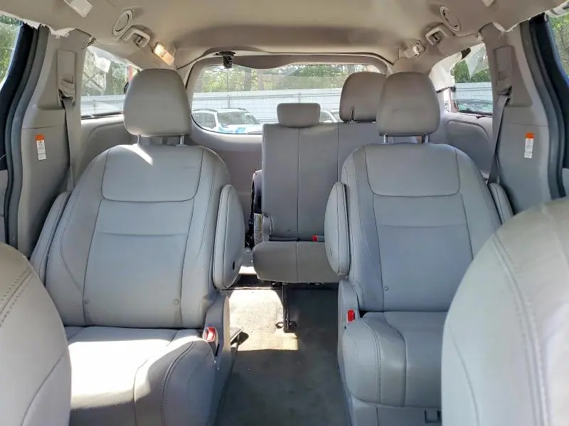 2018 TOYOTA SIENNA XLE 7-PASSENGER  