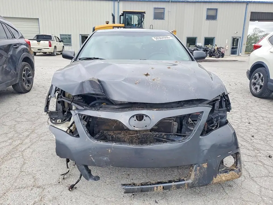 2011 TOYOTA CAMRY SE  