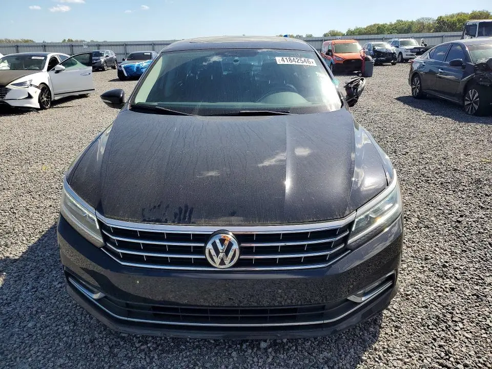 2018 VOLKSWAGEN PASSAT SE  