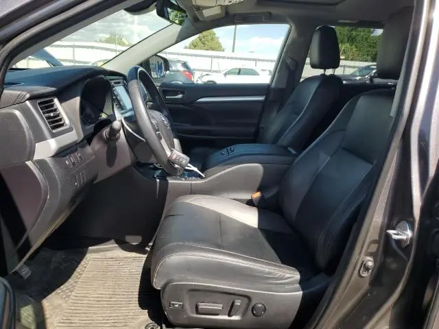 2019 TOYOTA HIGHLANDER SE  