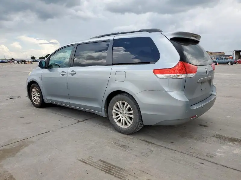 2011 TOYOTA SIENNA XLE  