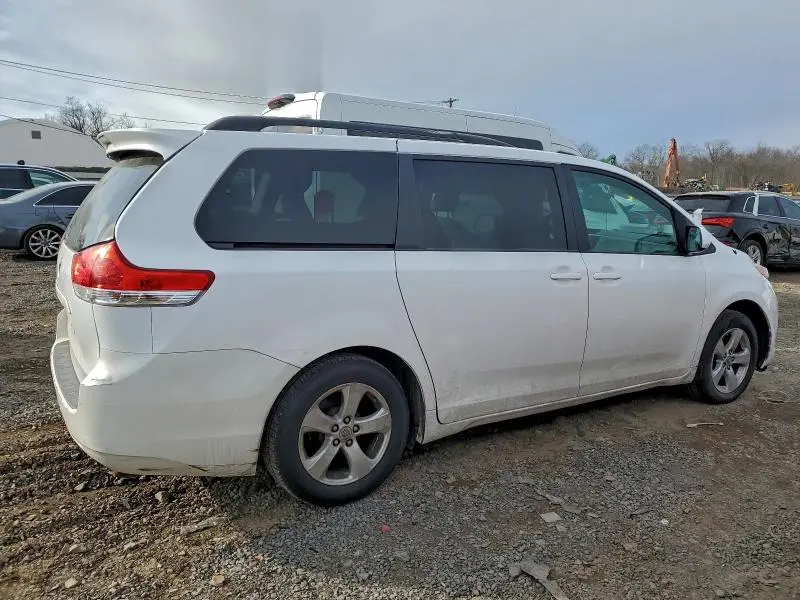 2013 TOYOTA SIENNA LE  