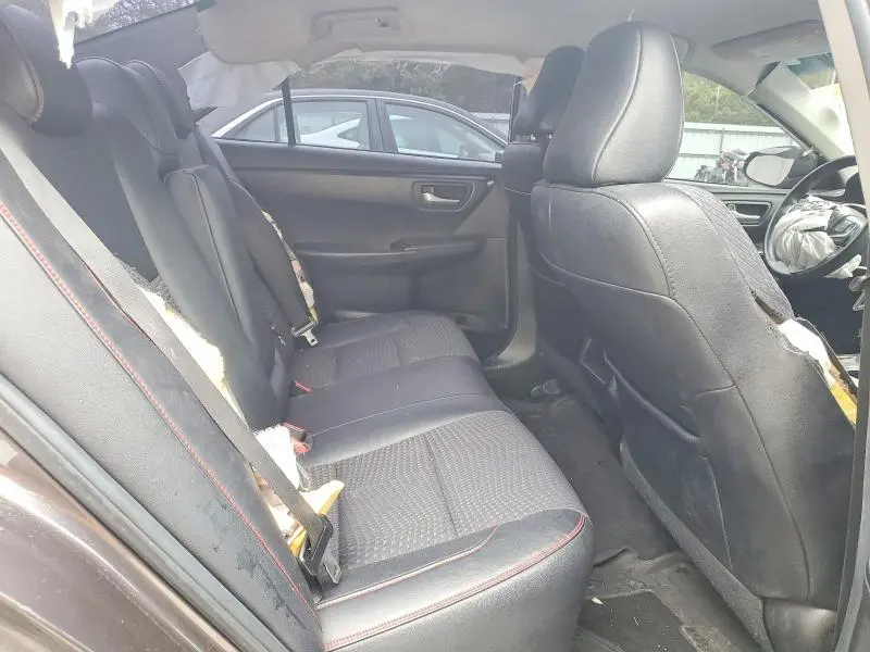 2015 TOYOTA CAMRY SE  