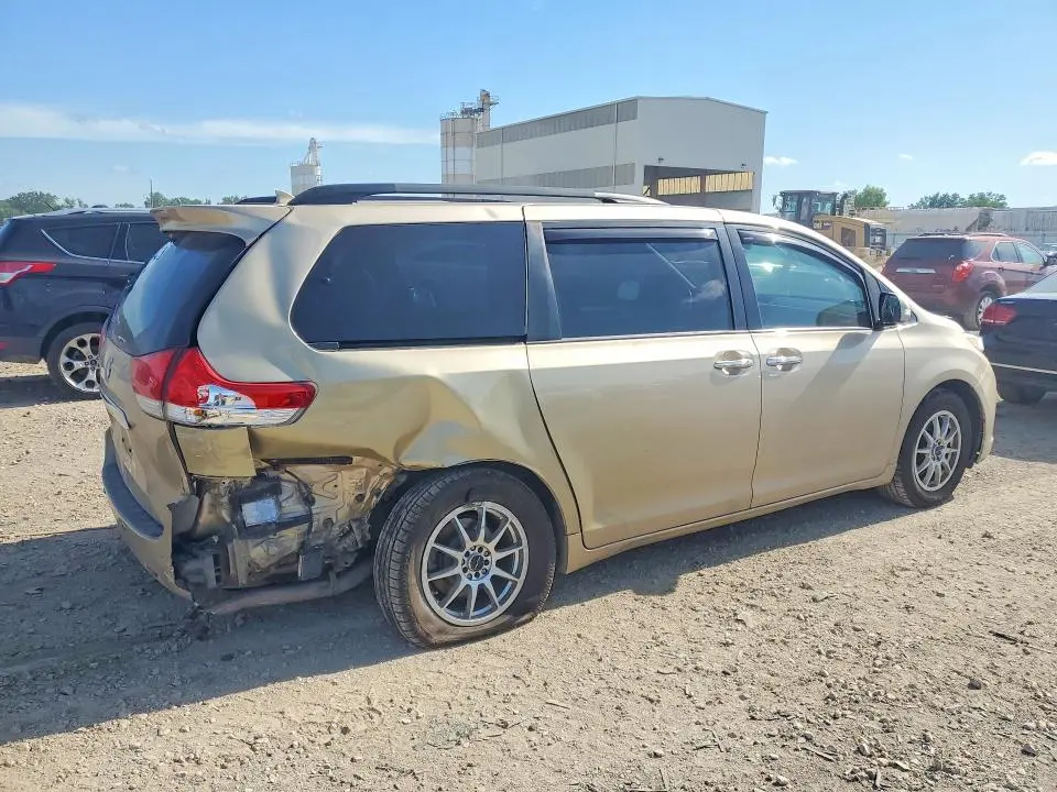 2014 TOYOTA SIENNA LIMITED 7-PASSENGER  