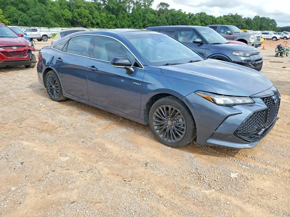 2021 TOYOTA AVALON XSE  