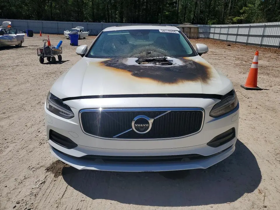 2017 VOLVO S90 T6 MOMENTUM  