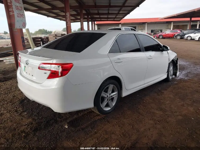 2014 TOYOTA CAMRY SE