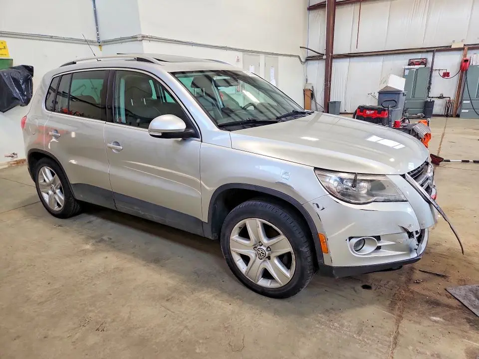 2011 VOLKSWAGEN TIGUAN S  