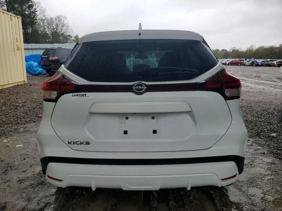 2022 NISSAN KICKS S  