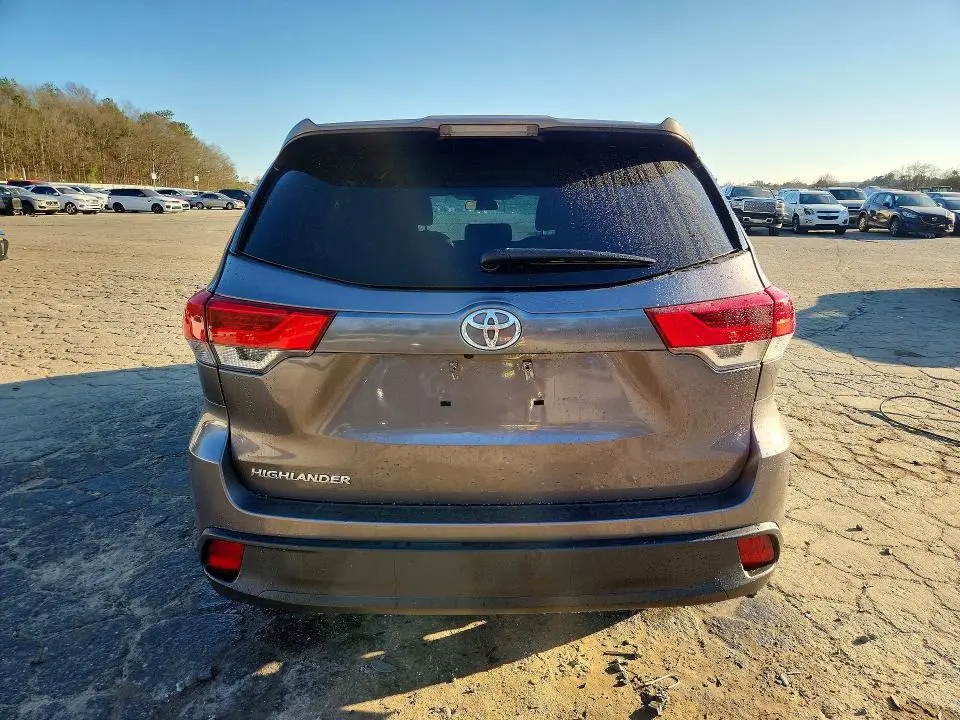 2019 TOYOTA HIGHLANDER LE  