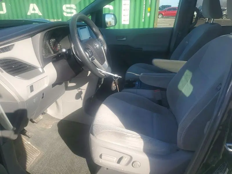 2015 TOYOTA SIENNA LE  