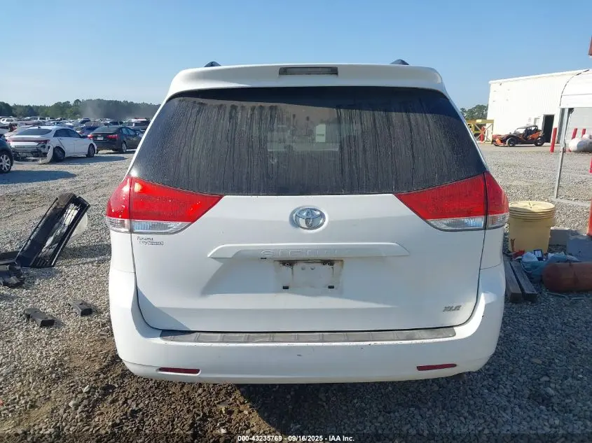 2014 TOYOTA SIENNA XLE V6 8 PASSENGER