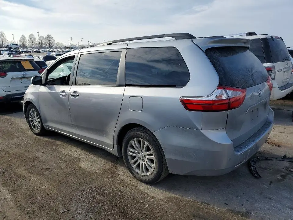2017 TOYOTA SIENNA   