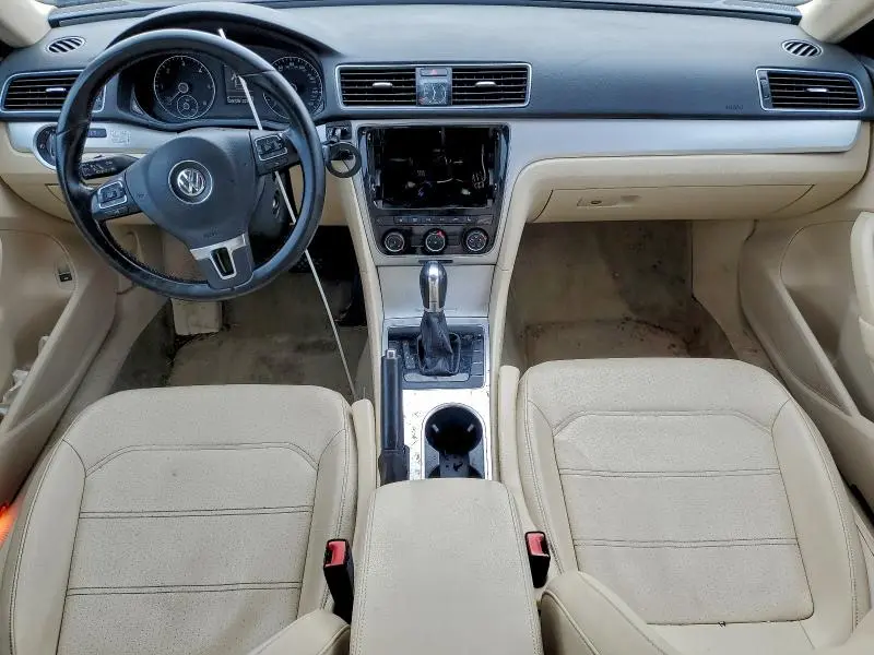 2013 VOLKSWAGEN PASSAT SE  