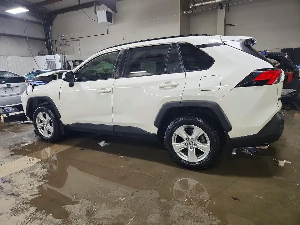 2019 TOYOTA RAV4 XLE  