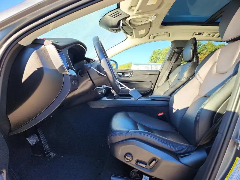 2020 VOLVO XC60 T5 MOMENTUM  