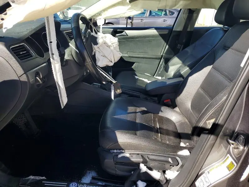 2016 VOLKSWAGEN JETTA SE  