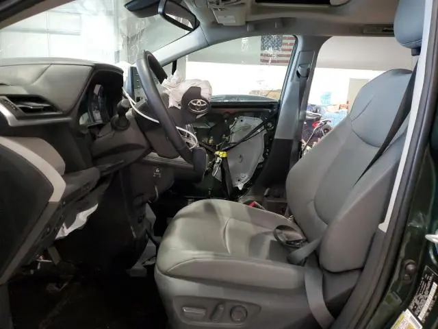 2021 TOYOTA SIENNA XLE  