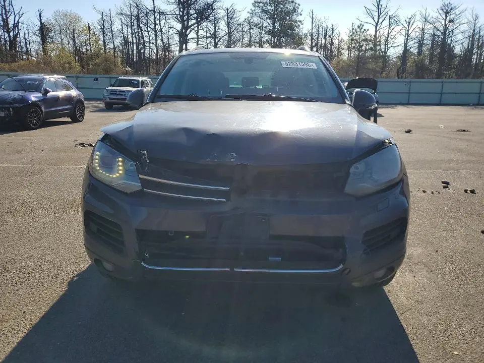 2011 VOLKSWAGEN TOUAREG V6  