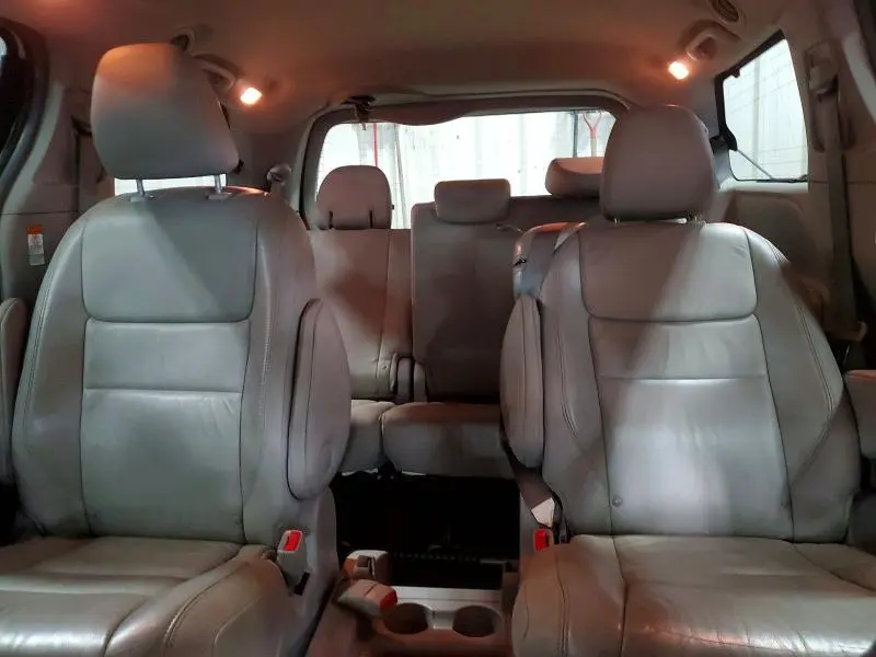 2015 TOYOTA SIENNA XLE 8-PASSENGER  