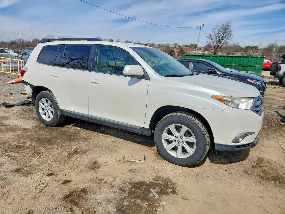 2013 TOYOTA HIGHLANDER PLUS  