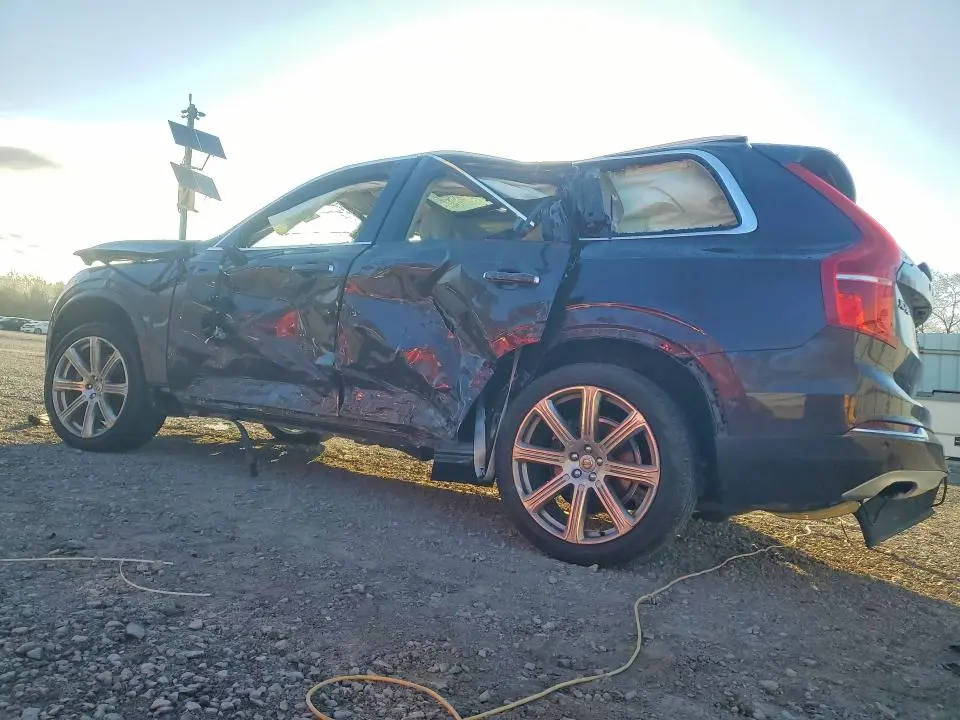 2018 VOLVO XC90 T6  